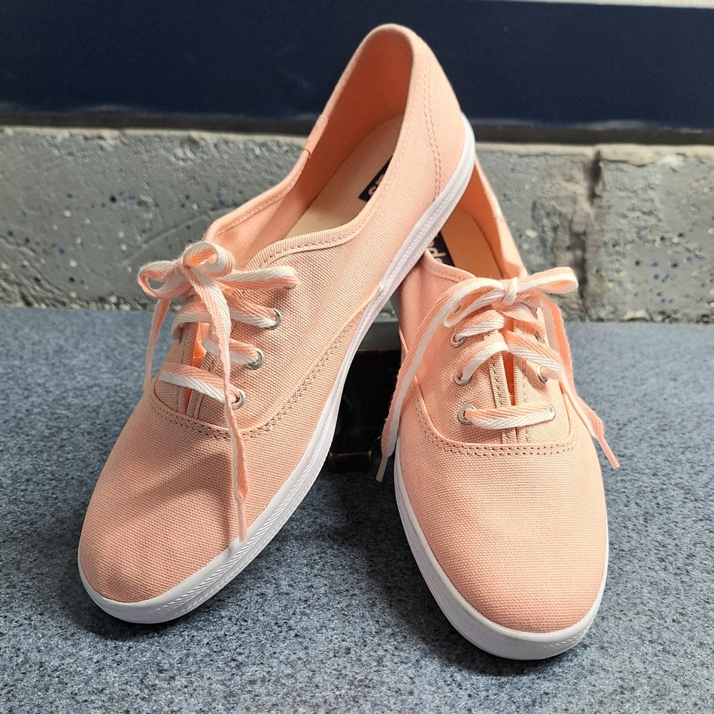 Keds "Champion" Coral Colored Canvas Deck Shoe Size 8.5, Style#WF67702